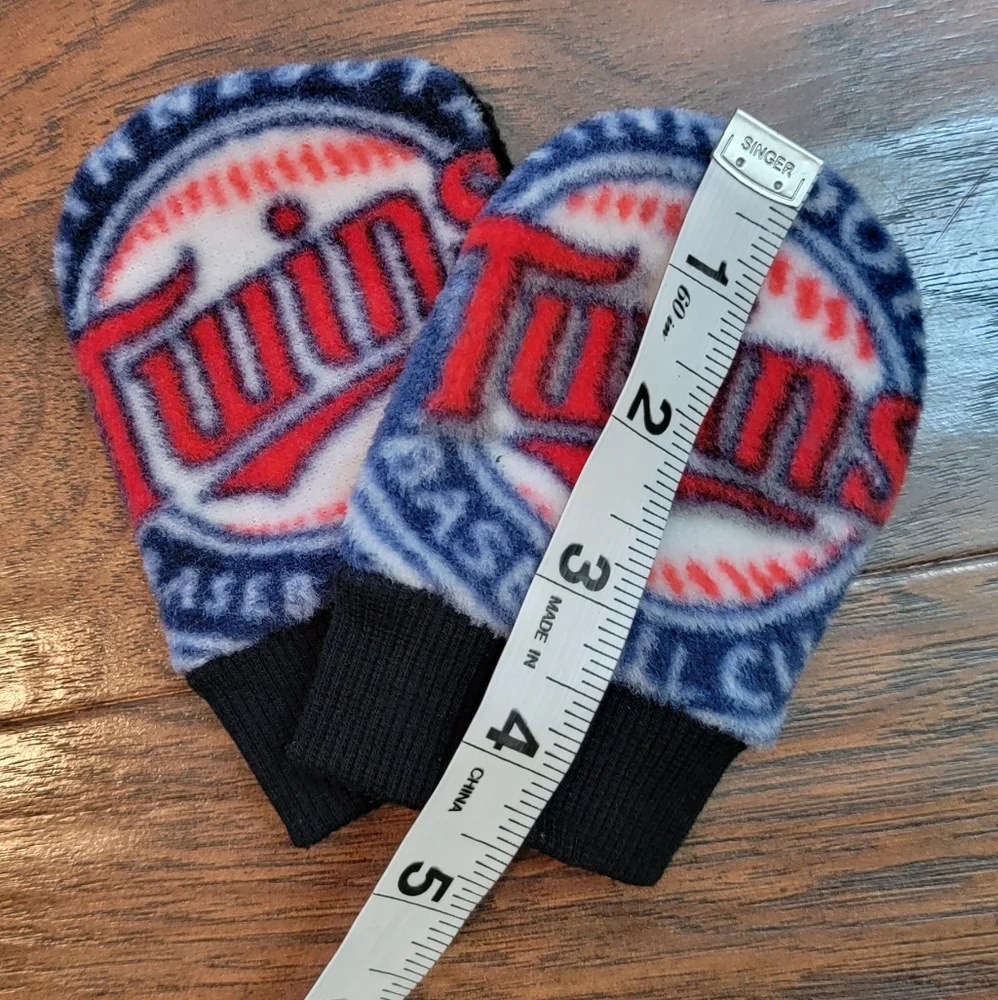Minnesota Twins MLB Baseball Baby Fleece Mittens